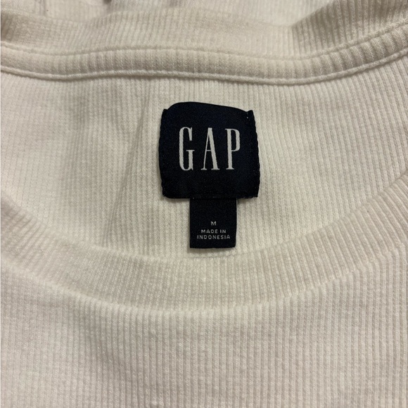 gap white long sleeve size medium (worn) - Picture 2 of 3